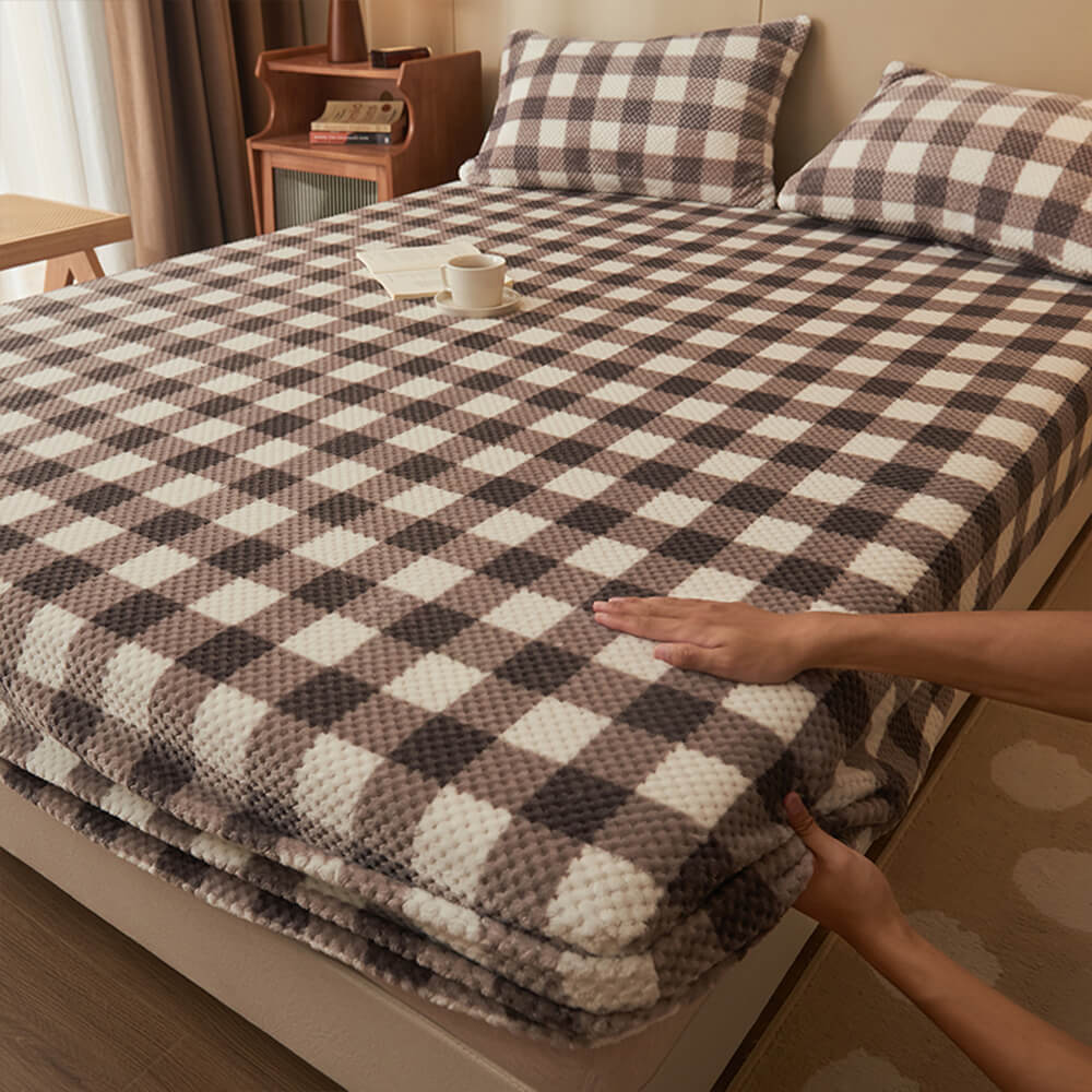 Classic Pineapple Grid Velvet Warm Fitted Sheet Mattress Cover - Image 12