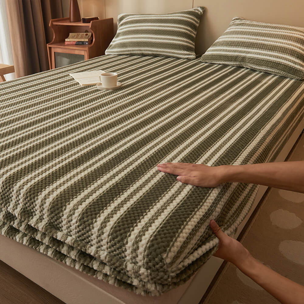 Classic Pineapple Grid Velvet Warm Fitted Sheet Mattress Cover - Image 17