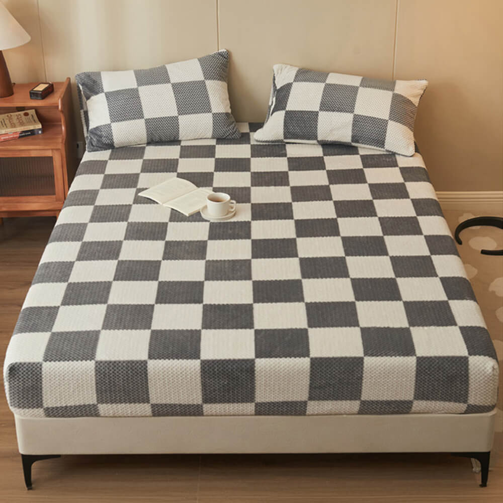 Classic Pineapple Grid Velvet Warm Fitted Sheet Mattress Cover - Image 2