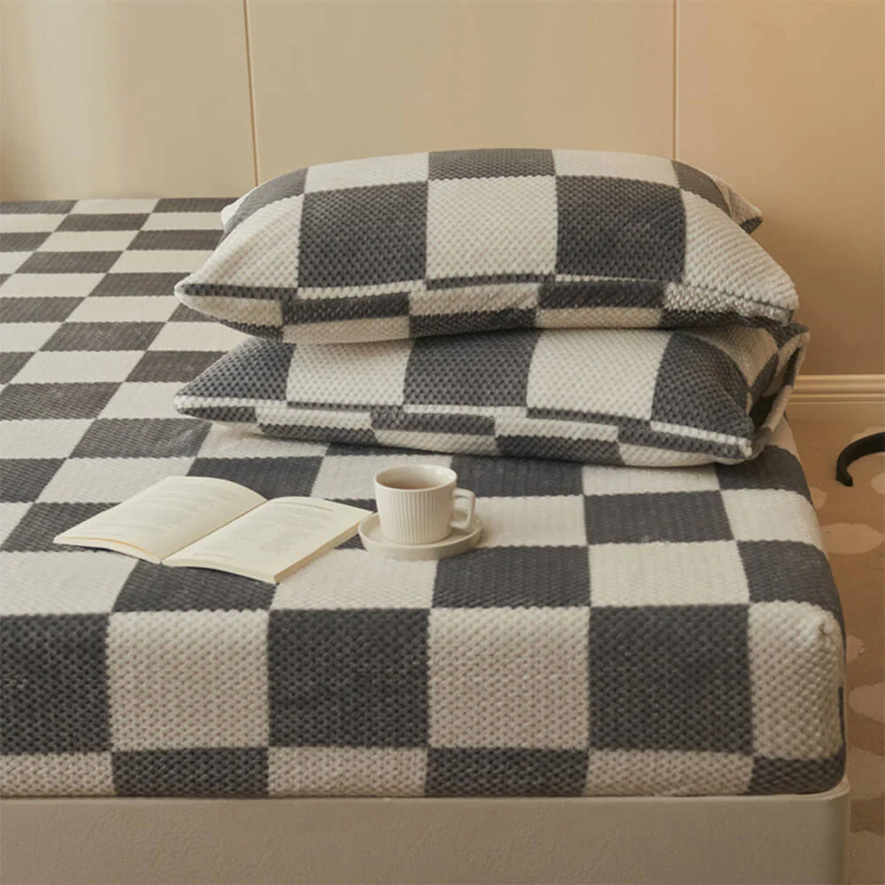 Classic Pineapple Grid Velvet Warm Fitted Sheet Mattress Cover - Image 5