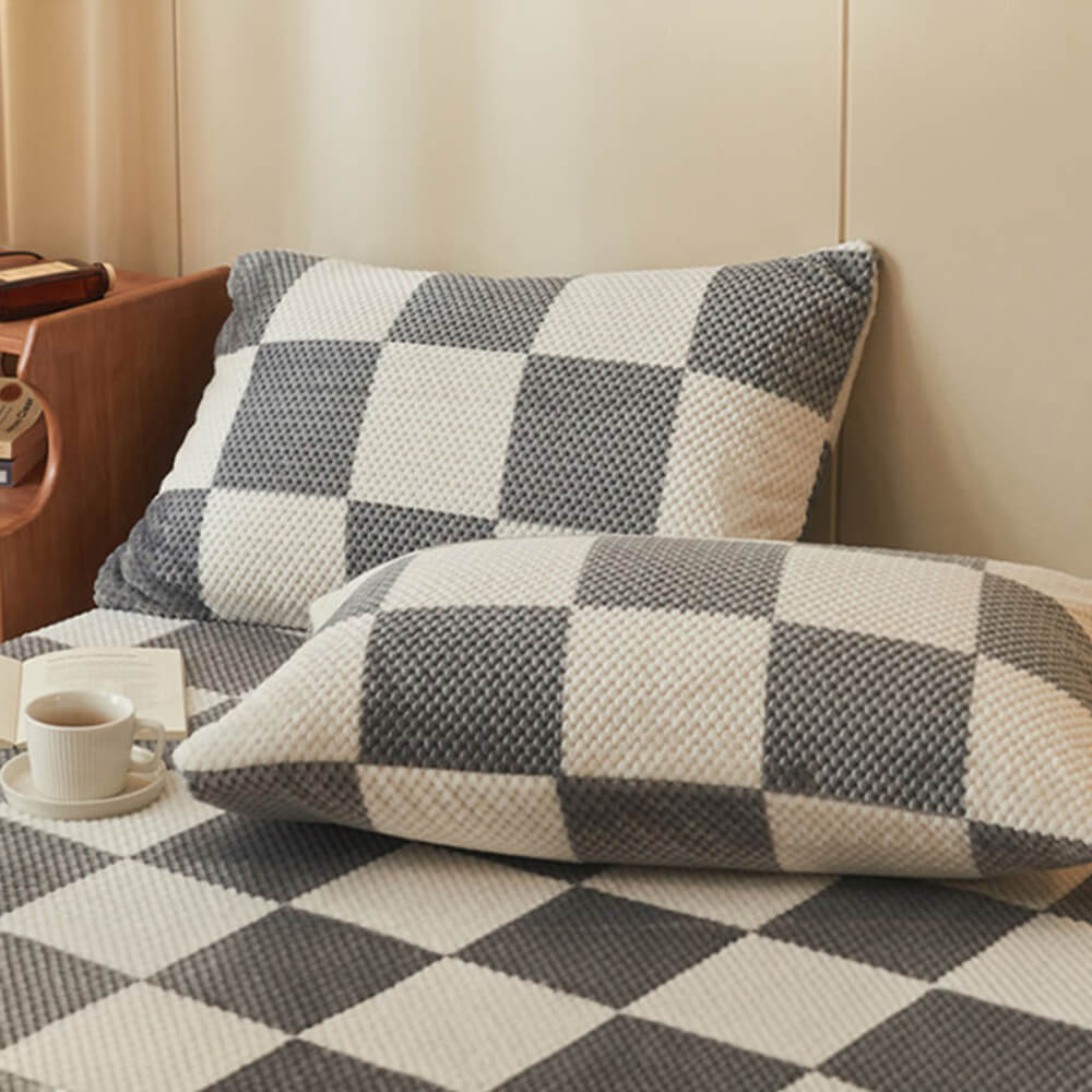 Classic Pineapple Grid Velvet Warm Fitted Sheet Mattress Cover - Image 8