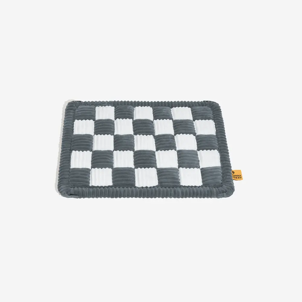 Cozy Plaid Non-Slip Dog Bed Mat for Car Seat Extender - Image 13