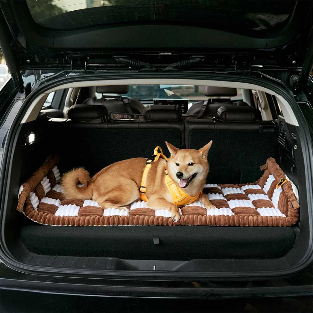 Cozy Plaid Non-Slip Dog Bed Mat for Car Seat Extender - Image 2