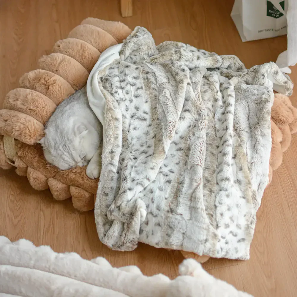 Softness Faux Rabbit Fur Warming Pillow Dog Bed - Cozy Cloud - Image 11